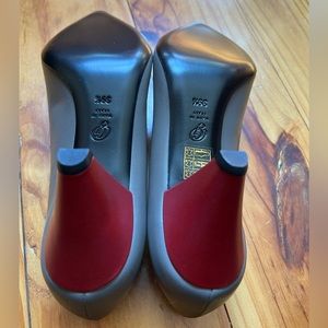 Gorgeous MGemi ‘the Cono’ BRAND NEW NEVER WORN leather grey/red booties❤️‍🔥🇮🇹